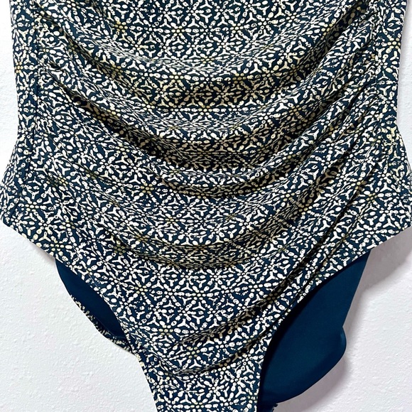 Nip tuck swim tintilating tile foil Joanne twist front one piece swimsuit 8 - Picture 9 of 10